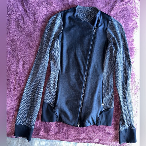 EUC Lululemon Jacket Small - Picture 1 of 2